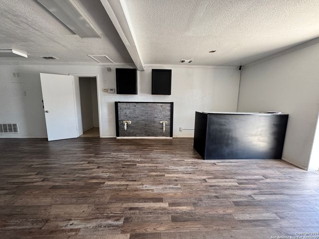6617 S Flores, San Antonio, TX 78214