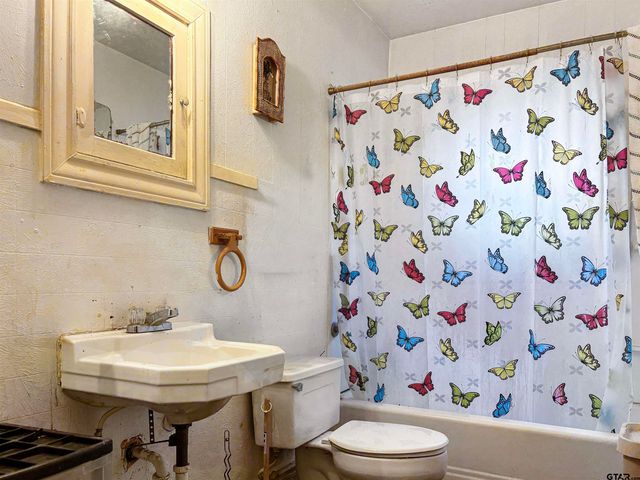 1309 N. Englewood, Tyler, TX 75702