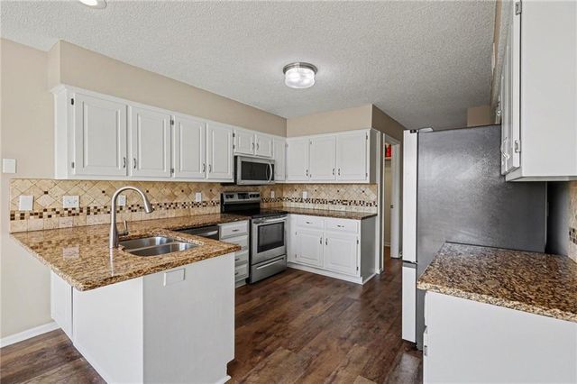 7013 W 157th Terrace, Overland Park, KS 66223