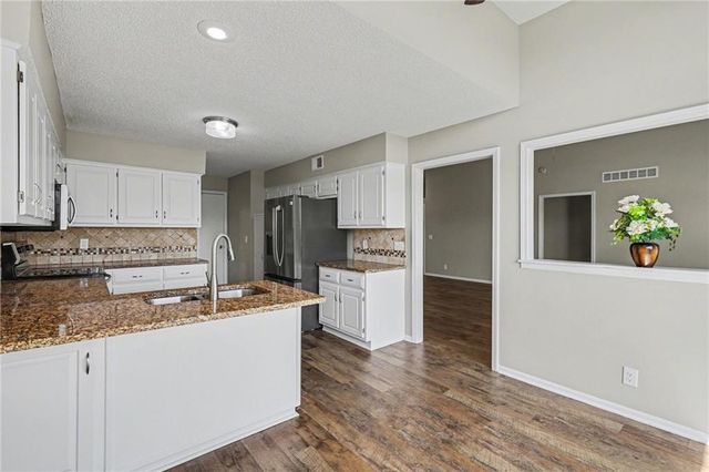 7013 W 157th Terrace, Overland Park, KS 66223