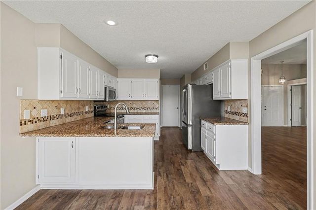 7013 W 157th Terrace, Overland Park, KS 66223