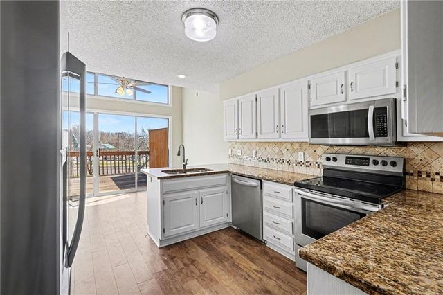 7013 W 157th Terrace, Overland Park, KS 66223