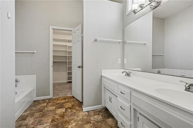 7013 W 157th Terrace, Overland Park, KS 66223