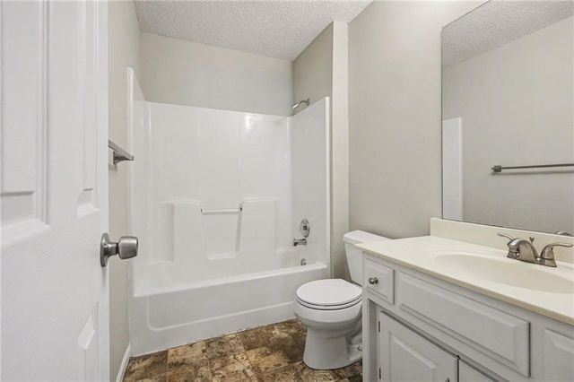 7013 W 157th Terrace, Overland Park, KS 66223