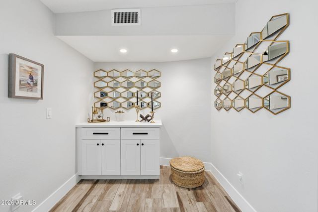 3041 E ELM Street, Phoenix, AZ 85016