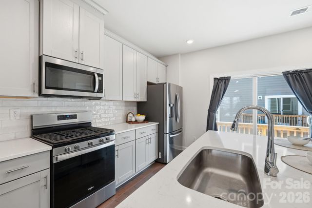 3742 Memorial Parkway, Charlotte, NC 28217