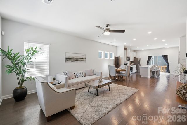 3742 Memorial Parkway, Charlotte, NC 28217