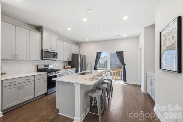 3742 Memorial Parkway, Charlotte, NC 28217
