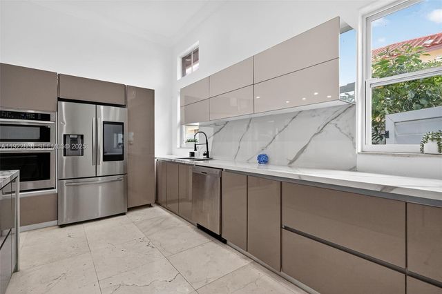 16432 NW 12th St, Pembroke Pines, FL 33028