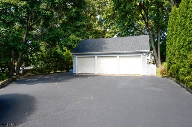 45 Hill St, Midland Park Boro, NJ 07432