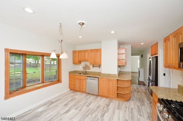 45 Hill St, Midland Park Boro, NJ 07432