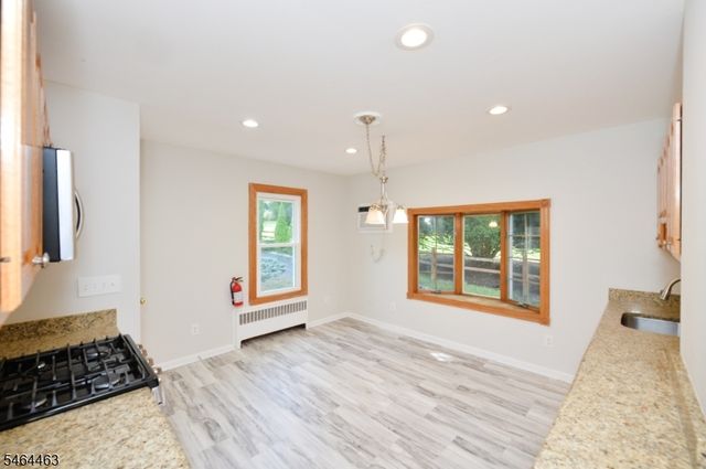 45 Hill St, Midland Park Boro, NJ 07432