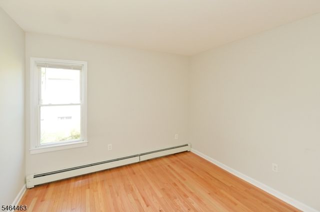 45 Hill St, Midland Park Boro, NJ 07432