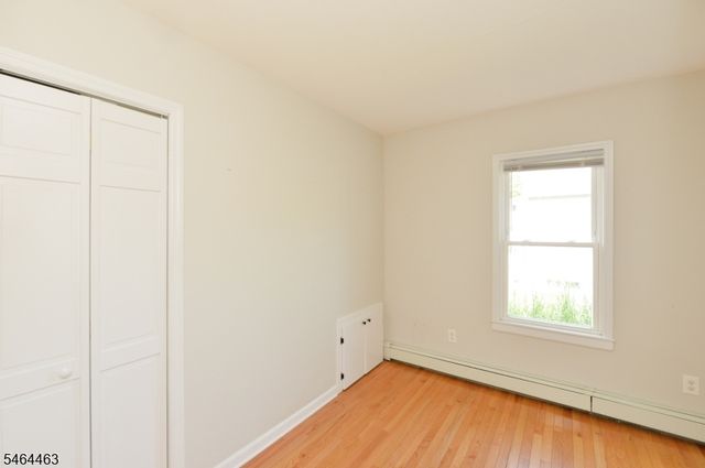 45 Hill St, Midland Park Boro, NJ 07432