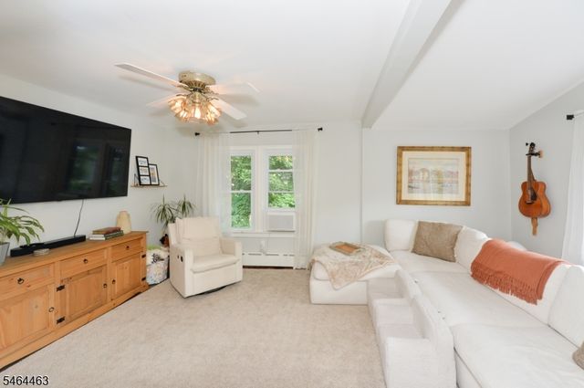 45 Hill St, Midland Park Boro, NJ 07432