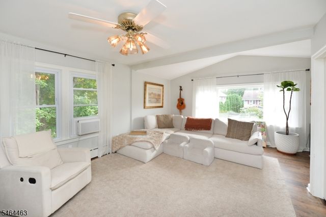 45 Hill St, Midland Park Boro, NJ 07432