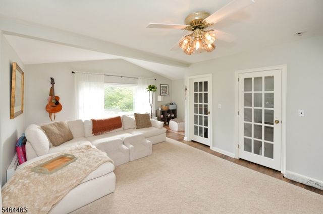 45 Hill St, Midland Park Boro, NJ 07432