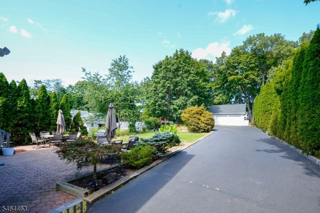 45 Hill St, Midland Park Boro, NJ 07432