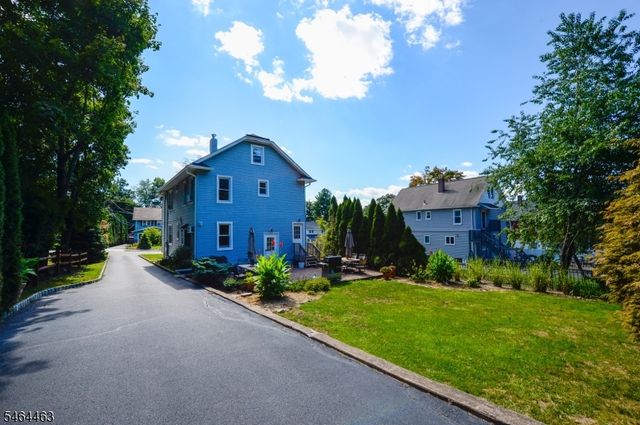 45 Hill St, Midland Park Boro, NJ 07432