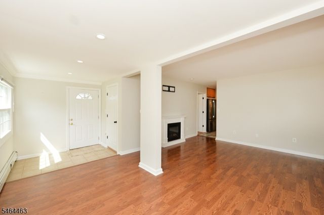 45 Hill St, Midland Park Boro, NJ 07432