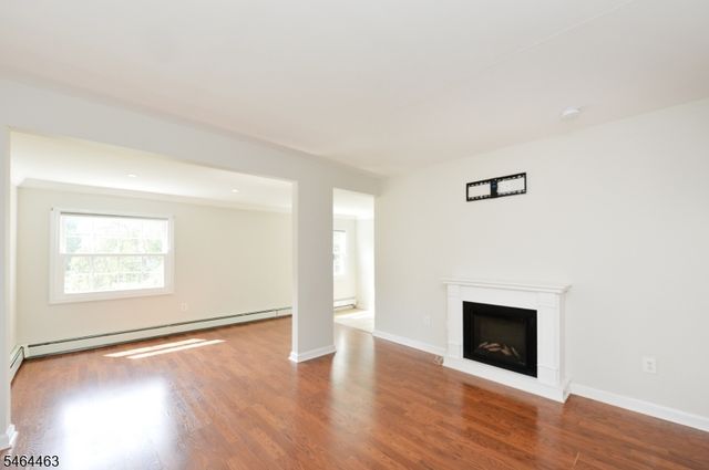 45 Hill St, Midland Park Boro, NJ 07432