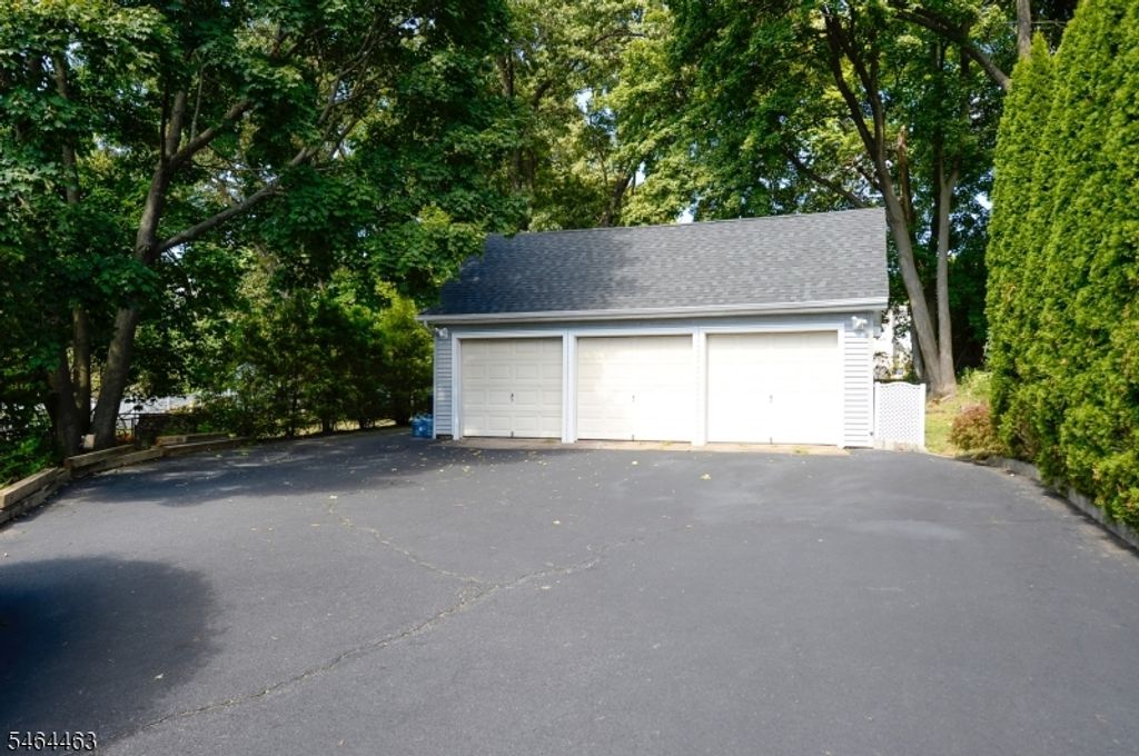 45 Hill St, Midland Park Boro, NJ 07432 — photo 2