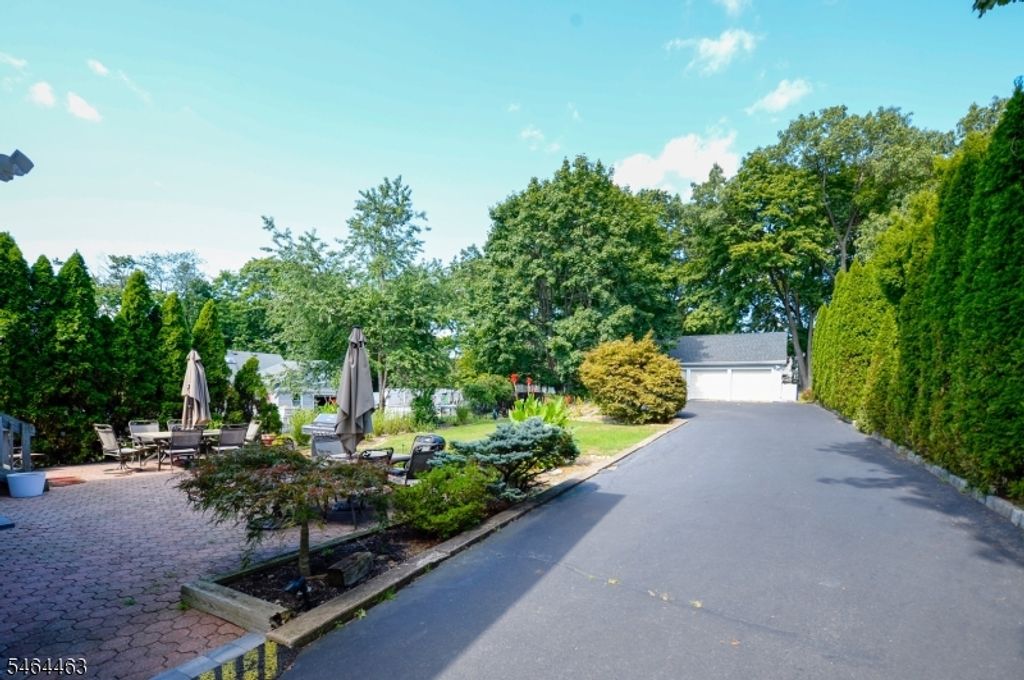 45 Hill St, Midland Park Boro, NJ 07432 — photo 5