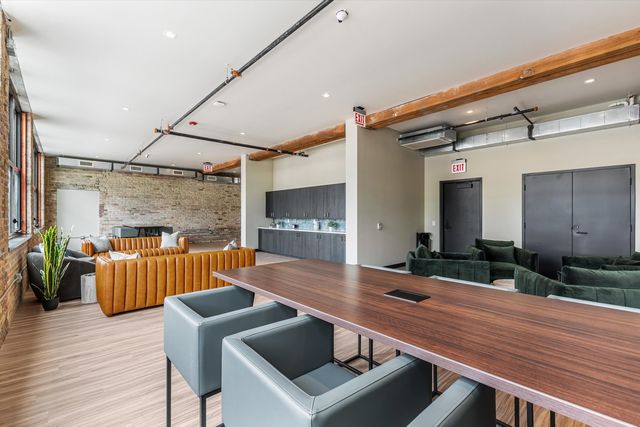 2032 N Clybourn Avenue 132, Chicago, IL 60614