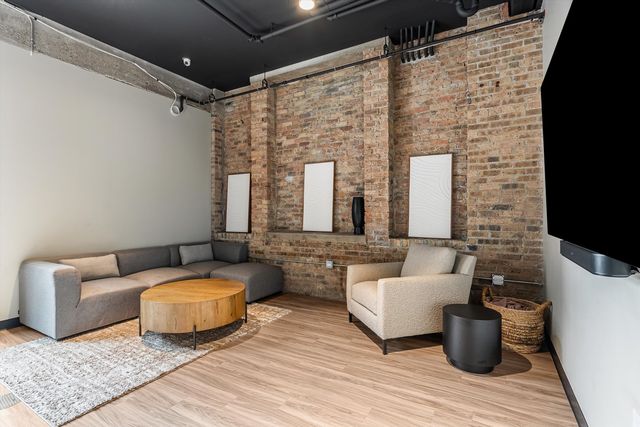 2032 N Clybourn Avenue 132, Chicago, IL 60614