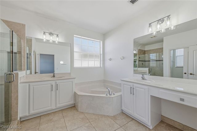 7051 Ambrosia LN 3506, Naples, FL 34119