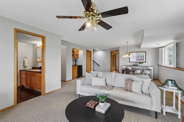 4103 Lakeview SW, Cedar Rapids, IA 52404