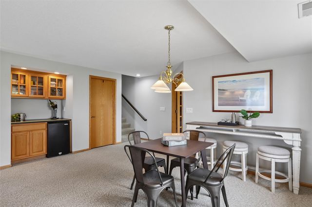 4103 Lakeview SW, Cedar Rapids, IA 52404