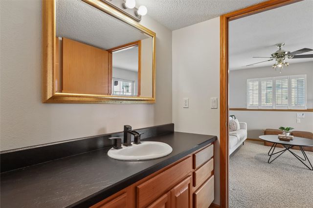 4103 Lakeview SW, Cedar Rapids, IA 52404