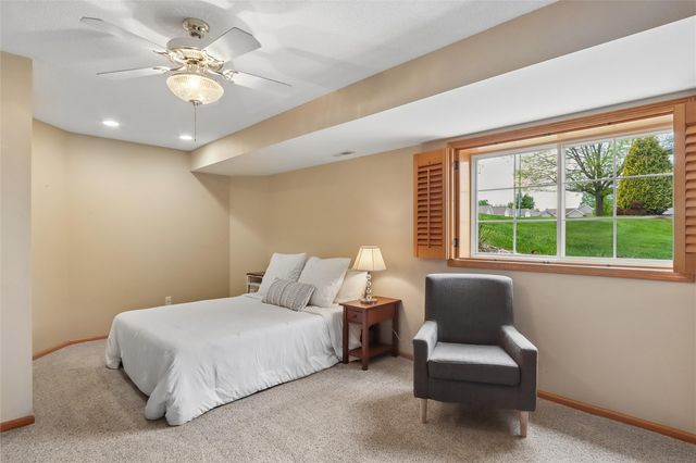 4103 Lakeview SW, Cedar Rapids, IA 52404