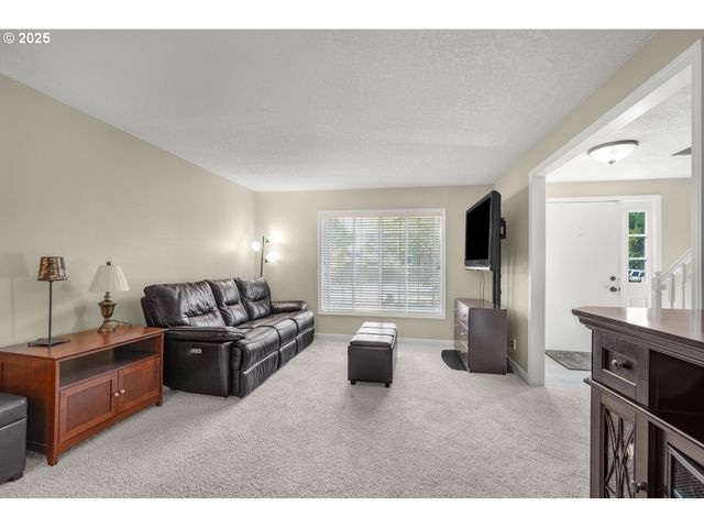1946 Ne LAURA Ct, Hillsboro, OR 97124
