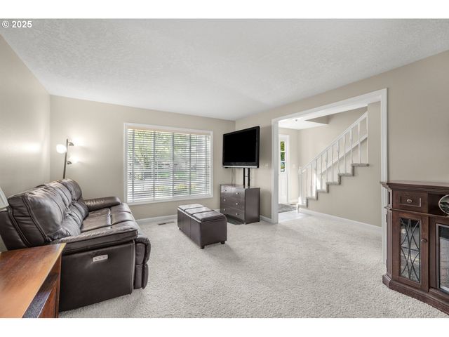 1946 Ne LAURA Ct, Hillsboro, OR 97124