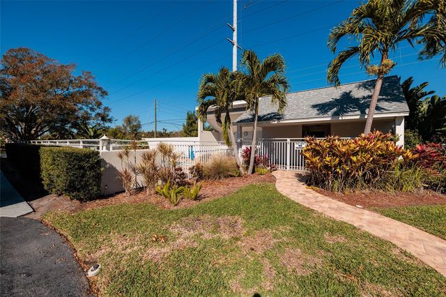 9252 WESTLINKS TERRACE, Seminole, FL 33777