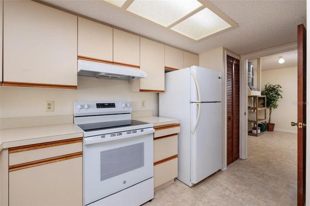 9252 WESTLINKS TERRACE, Seminole, FL 33777