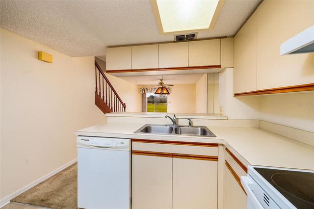 9252 WESTLINKS TERRACE, Seminole, FL 33777