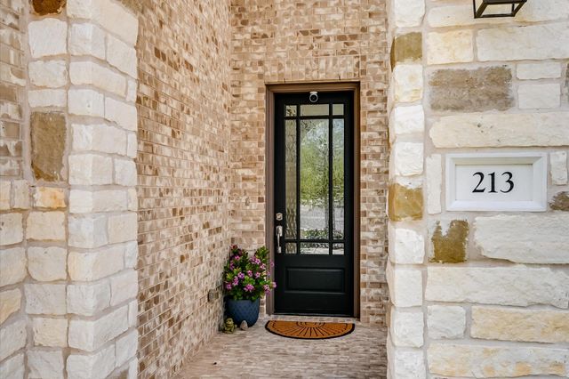 213 Kingsland ST, Georgetown, TX 78633