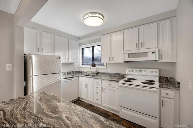 25749 Woodward Avenue 206, Royal Oak, MI 48067