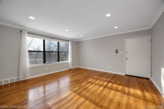 25749 Woodward Avenue 206, Royal Oak, MI 48067