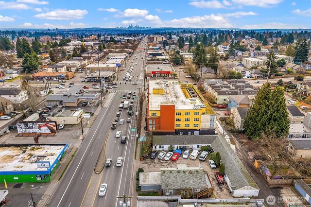 10531 Aurora Avenue N, Seattle, WA 98133