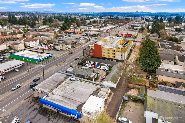 10531 Aurora Avenue N, Seattle, WA 98133