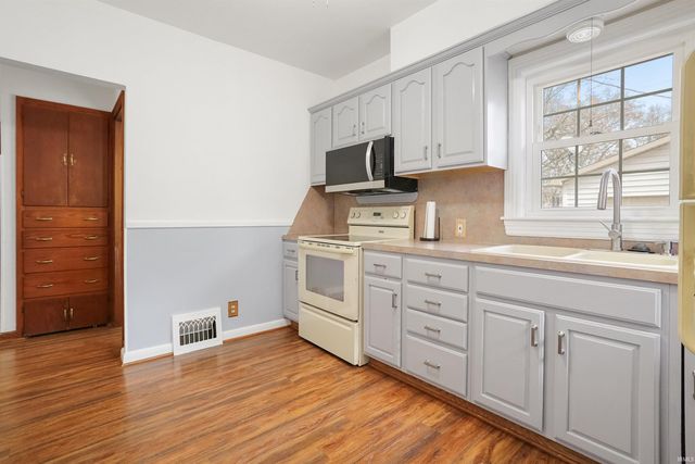 824 Stewart Avenue, Evansville, IN 47715