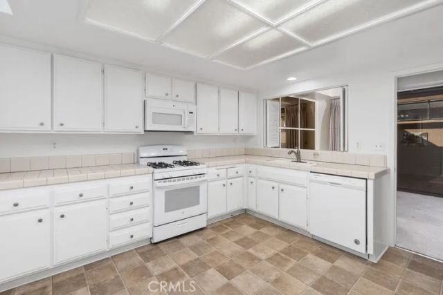1762 Del Prado, Pomona, CA 91768