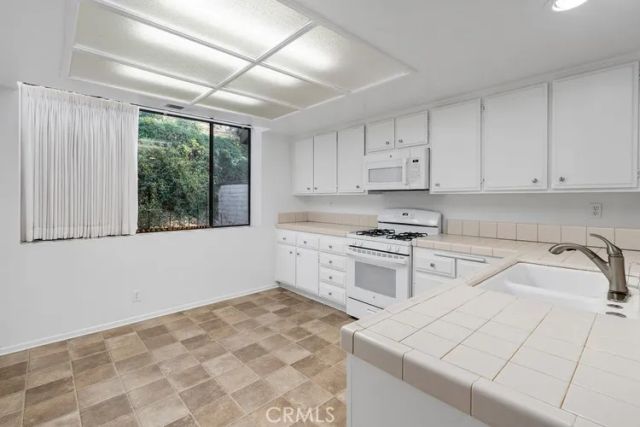 1762 Del Prado, Pomona, CA 91768