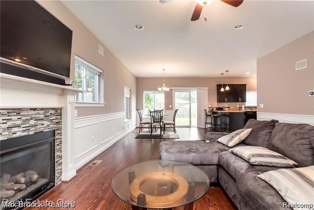 2806 Benjamin Avenue, Royal Oak, MI 48073