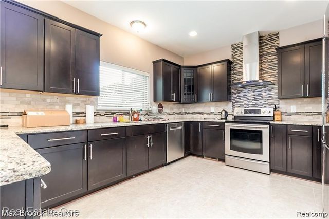 2806 Benjamin Avenue, Royal Oak, MI 48073