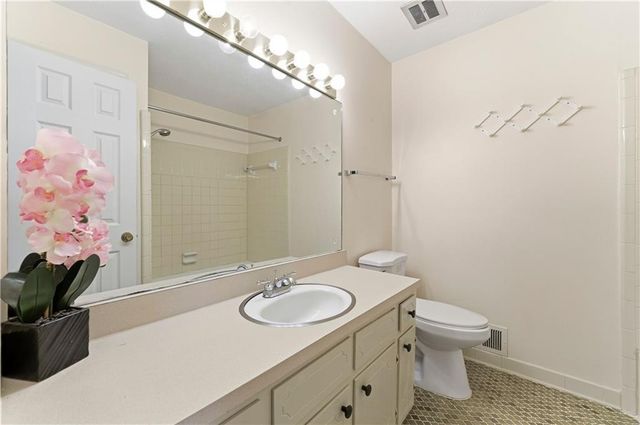 618 ROCKBOROUGH Drive, Stone Mountain, GA 30083